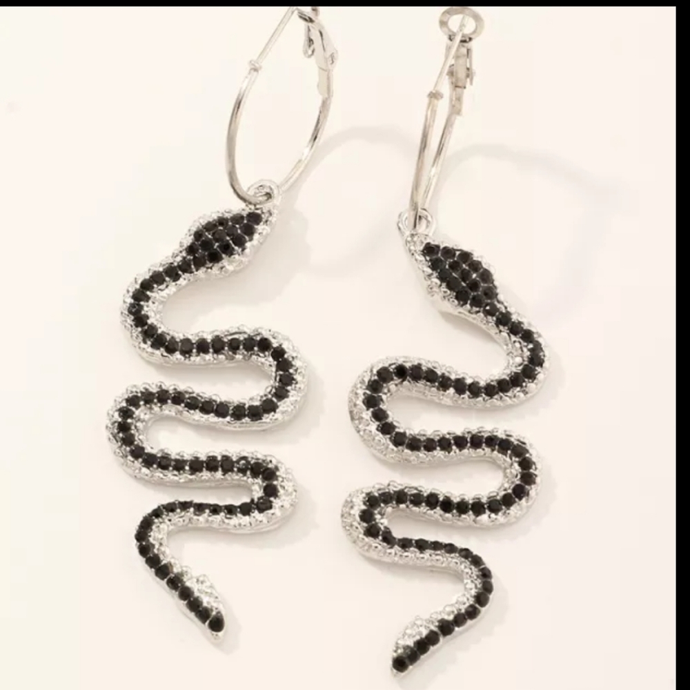Snake Design Earings with rhinestones.